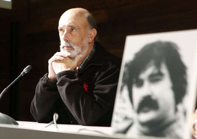 El forense Paco Etxeberria durante la rueda de prensa el pasado 1 de octubre en San Sebastián sobre los nuevos datos de la desaparición en 1980 del presunto miembro de ETA José Miguel Etxeberria Álvarez "Naparra". El forense Paco Etxeberria durante la rueda de prensa el pasado 1 de octubre en San Sebastián sobre los nuevos datos de la desaparición en 1980 del presunto miembro de ETA José Miguel Etxeberria Álvarez "Naparra".