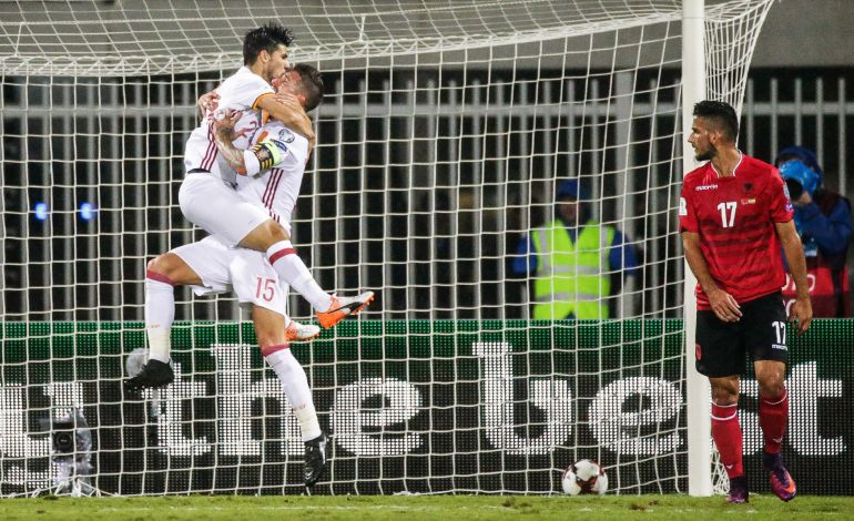 Ramos celebra con Nolito el gol del gaditano ante Albania Ramos celebra con Nolito el gol del gaditano ante Albania