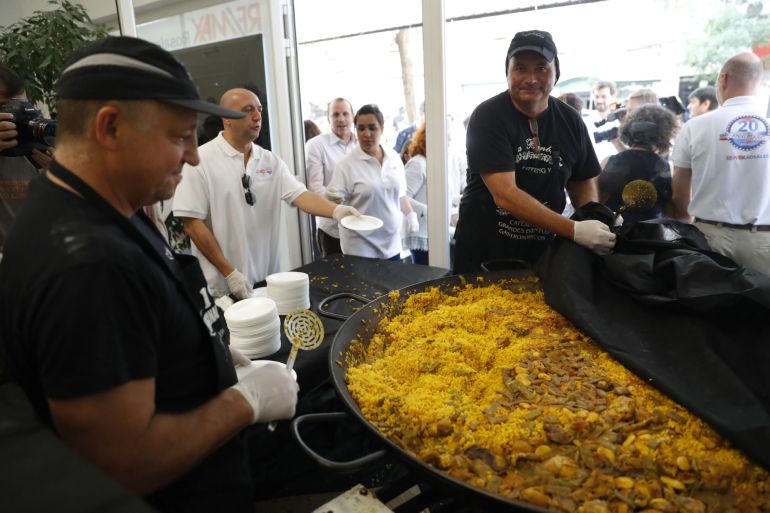 Paella preparada para los periodistas que siguieron la reunión del Comité Federal del PSOE el pasado sábado 1 de octubre. Paella preparada para los periodistas que siguieron la reunión del Comité Federal del PSOE el pasado sábado 1 de octubre.