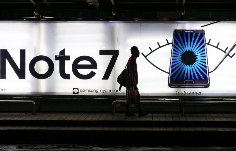 Parada de autobús en la que aparece una publicidad del Galaxy Note 7 de Samsung en Rangún (Birmania). Parada de autobús en la que aparece una publicidad del Galaxy Note 7 de Samsung en Rangún (Birmania).