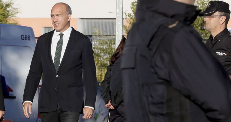El empresario Jacobo Gordon, exsocio de Alejandro Agag, uno de los 37 acusados, a su llegada a la sede de la Audiencia Nacional de San Fernando de Henares. El empresario Jacobo Gordon, exsocio de Alejandro Agag, uno de los 37 acusados, a su llegada a la sede de la Audiencia Nacional de San Fernando de Henares.