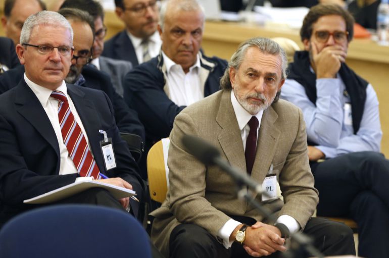Francisco Correa (d), presunto cabecilla de la trama Gürtel, y Pablo Crespo (i), exsecretario de Organización del PP de Galicia y supuesto número dos de la trama Francisco Correa (d), presunto cabecilla de la trama Gürtel, y Pablo Crespo (i), exsecretario de Organización del PP de Galicia y supuesto número dos de la trama