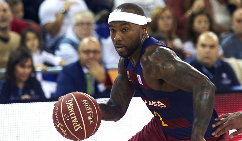 Tyrese Rice maneja el balón ante Unics Kazan Tyrese Rice maneja el balón ante Unics Kazan