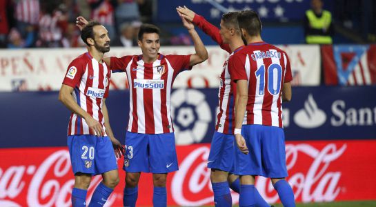GRA299. MADRID, 15/10/2016.- El mediocentro del Atlético de Madrid Nico Gaitán (2i) celebra su segundo gol, junto a sus compañeros Juanfran (d) y Carrasco (d), durante el partido de la octava jornada de Liga en Primera División disputado esta tarde en el estadio Vicente Calderón. EFE/Kiko Huesca GRA299. MADRID, 15/10/2016.- El mediocentro del Atlético de Madrid Nico Gaitán (2i) celebra su segundo gol, junto a sus compañeros Juanfran (d) y Carrasco (d), durante el partido de la octava jornada de Liga en Primera División disputado esta tarde en el estadio Vicente Calderón. EFE/Kiko Huesca