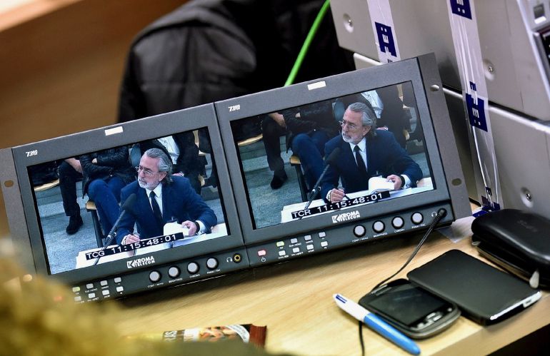 Los periodistas siguen desde la sala de prensa de la Audiencia Nacional de San Fernando de Henares la declaración del presunto cabecilla de Gürtel, Francisco Correa. Los periodistas siguen desde la sala de prensa de la Audiencia Nacional de San Fernando de Henares la declaración del presunto cabecilla de Gürtel, Francisco Correa.