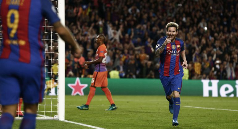 Messi celebra uno de sus goles al City. Messi celebra uno de sus goles al City.
