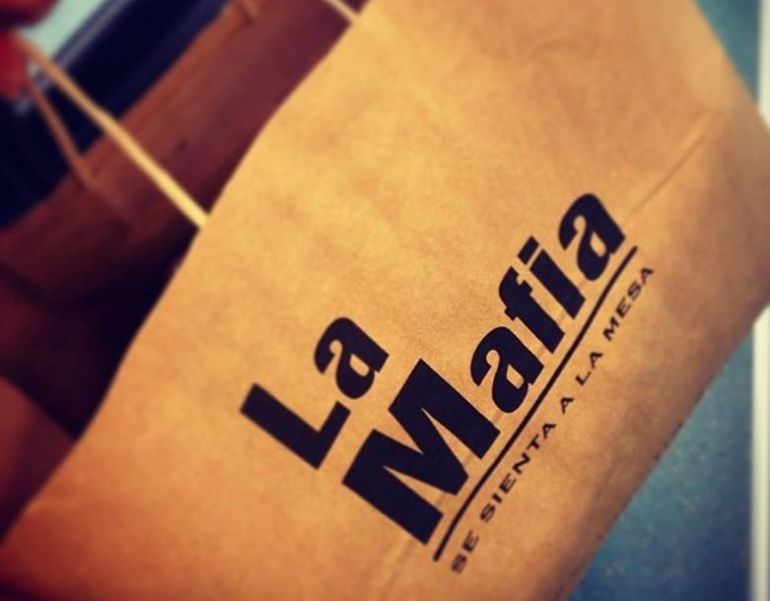 Los clientes que no se acaben toda la comida de 'La Mafia', pueden llevársela a casa. Los clientes que no se acaben toda la comida de 'La Mafia', pueden llevársela a casa.