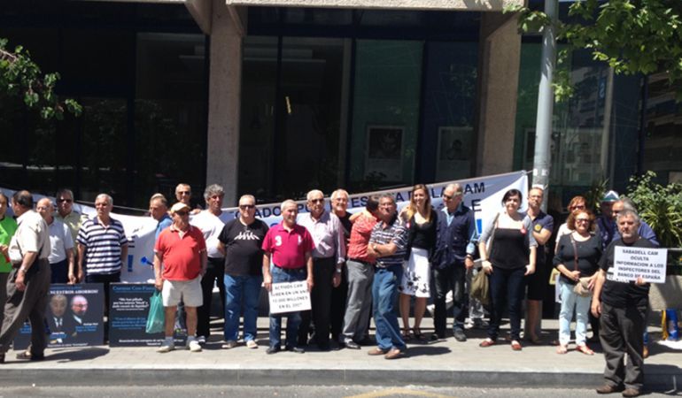 Grupo de afectados por las cuotas participativas de la CAM Grupo de afectados por las cuotas participativas de la CAM