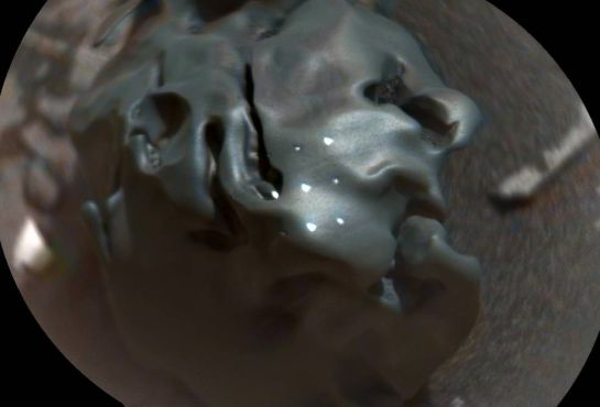 Imagen del meteorito metálico. Imagen del meteorito metálico.
