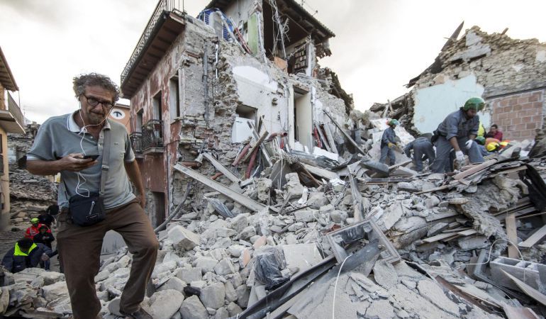 Radio María despide a un cura que vinculó los terremotos de Italia con el matrimonio homosexual Radio María despide a un cura que vinculó los terremotos de Italia con el matrimonio homosexual