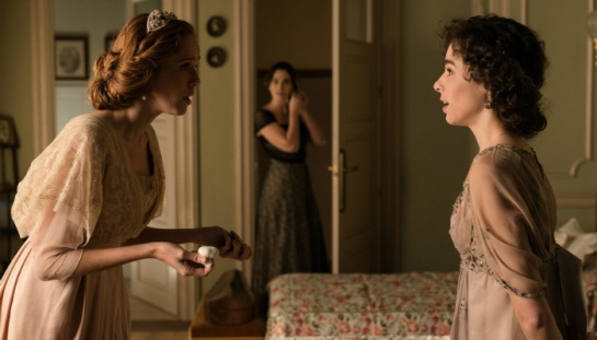 'Seis hermanas', el placer culpable de TVE que no ganó el pulso a 'Puente Viejo' 'Seis hermanas', el placer culpable de TVE que no ganó el pulso a 'Puente Viejo'
