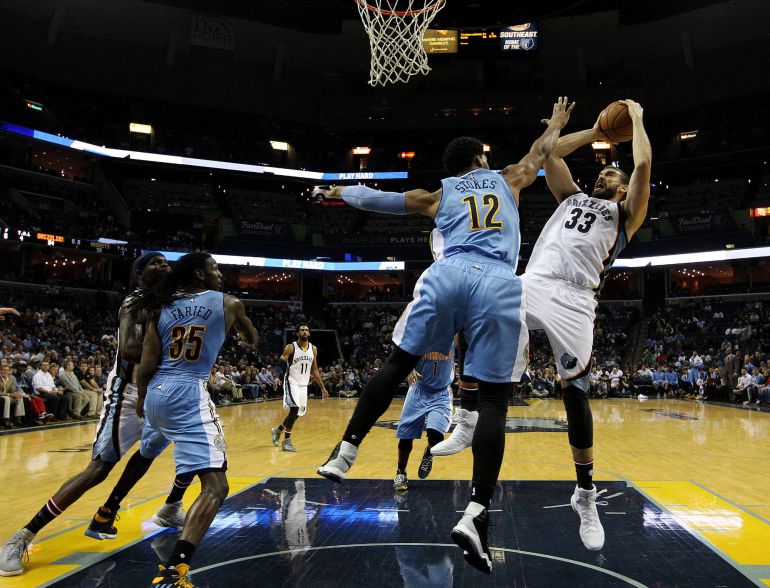 Marc Gasol anota en la última jugada del partido. Marc Gasol anota en la última jugada del partido.