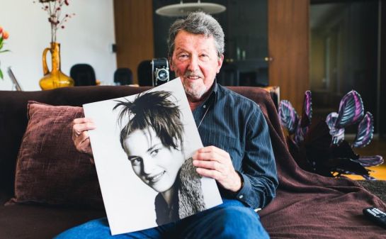 Stane Jerko con el primer retrato de Melania como modelo. Stane Jerko con el primer retrato de Melania como modelo.