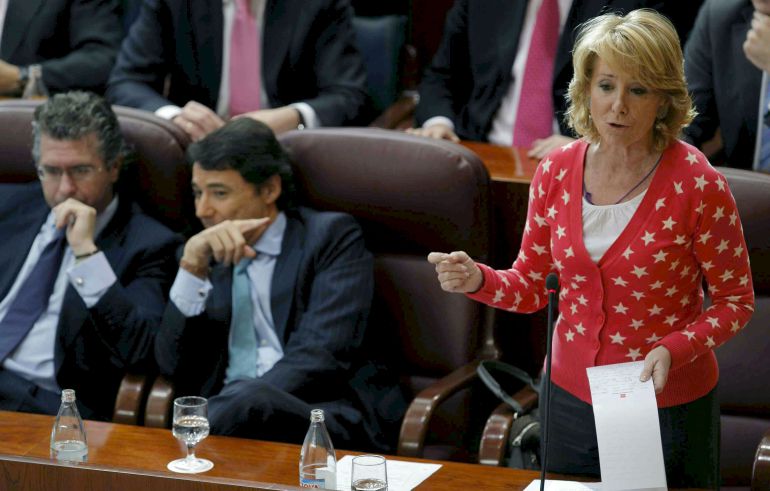 La expresidenta de la Comunidad de Madrid, Esperanza Aguirre (d); el exconsejero de Presidencia, Justicia e Interior, Francisco Granados (i), y el exvicepresidente de la comunidad, Ignacio González, durante un pleno celebrado en la Asamblea de Madrid en 2009, suspendido ante la imposibilidad de que cesaran los gritos y reproches entre los diputados La expresidenta de la Comunidad de Madrid, Esperanza Aguirre (d); el exconsejero de Presidencia, Justicia e Interior, Francisco Granados (i), y el exvicepresidente de la comunidad, Ignacio González, durante un pleno celebrado en la Asamblea de Madrid en 2009, suspendido ante la imposibilidad de que cesaran los gritos y reproches entre los diputados