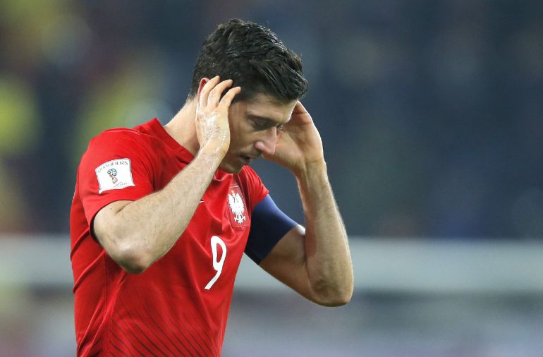 Lewandoski, levemente conmocionado tras el petardazo Lewandoski, levemente conmocionado tras el petardazo