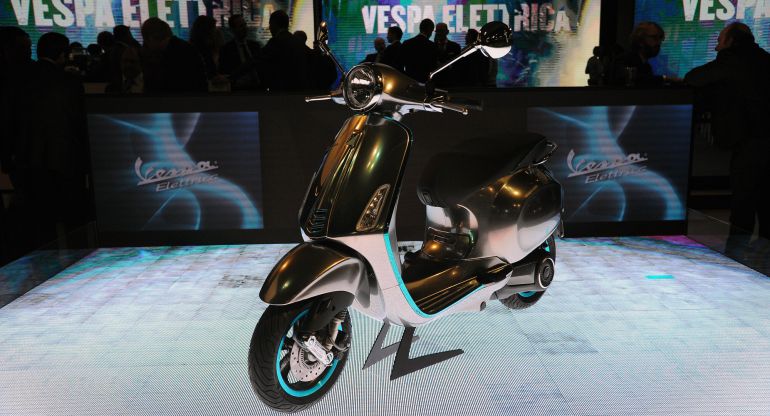 El nuevo modelo de Vespa eléctrica se ha presentado en el salón EICMA 2016. El nuevo modelo de Vespa eléctrica se ha presentado en el salón EICMA 2016.