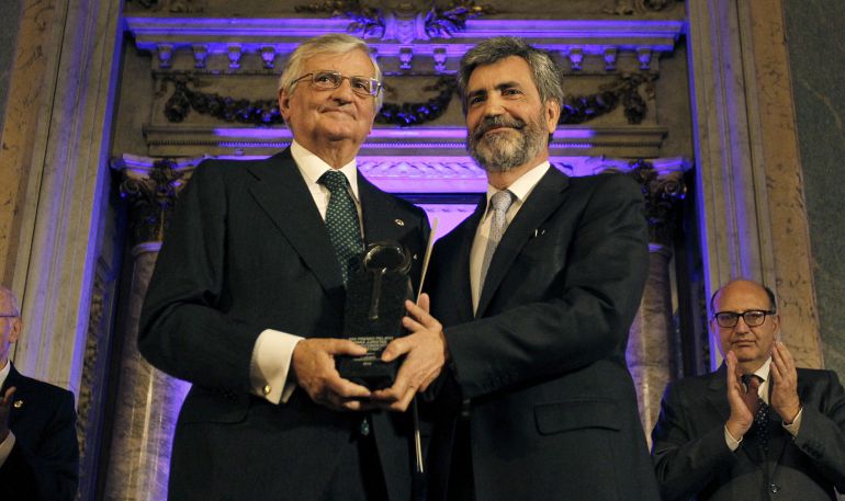 El exfiscal general del Estado Eduardo Torres-Dulce ha recibido el Premio Pelayo, de manos del presidente del Tribunal Supremo y del Consejo General del Poder Judicial (GDPJ), Carlos Lesmes El exfiscal general del Estado Eduardo Torres-Dulce ha recibido el Premio Pelayo, de manos del presidente del Tribunal Supremo y del Consejo General del Poder Judicial (GDPJ), Carlos Lesmes