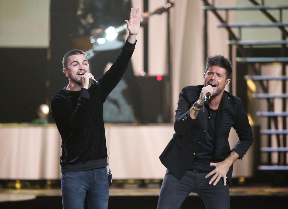 Pablo Lopez y Juanes. Pablo Lopez y Juanes.