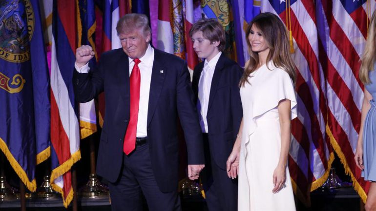 El presidente electo, Donald Trump, junto con Melania y su hijo Barron. El presidente electo, Donald Trump, junto con Melania y su hijo Barron.