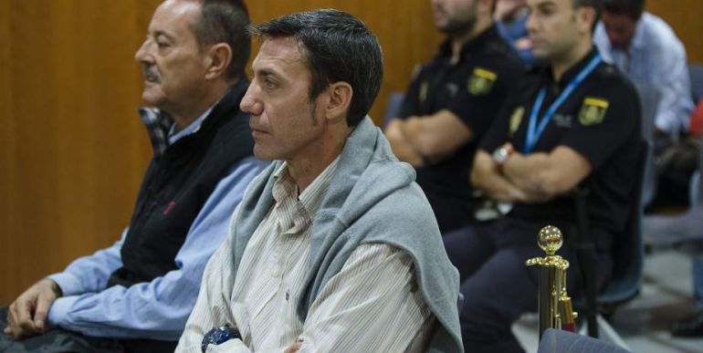 Francisco Javier Lendínez, durante un juicio junto a Julián Muñoz Francisco Javier Lendínez, durante un juicio junto a Julián Muñoz
