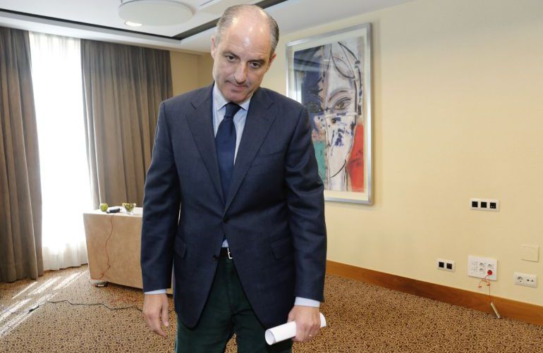 El expresidente de la Generalitat Francisco Camps, después de una comparecencia de prensa. El expresidente de la Generalitat Francisco Camps, después de una comparecencia de prensa.