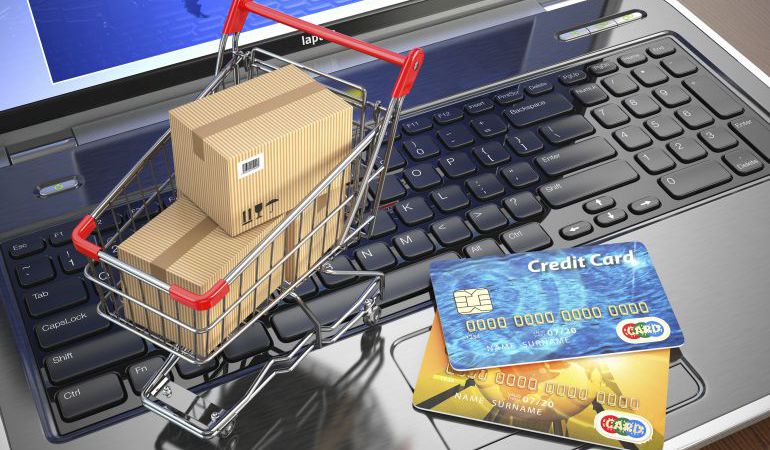 Hay que tener cuidado a la hora de comprar por Internet. Hay que tener cuidado a la hora de comprar por Internet.