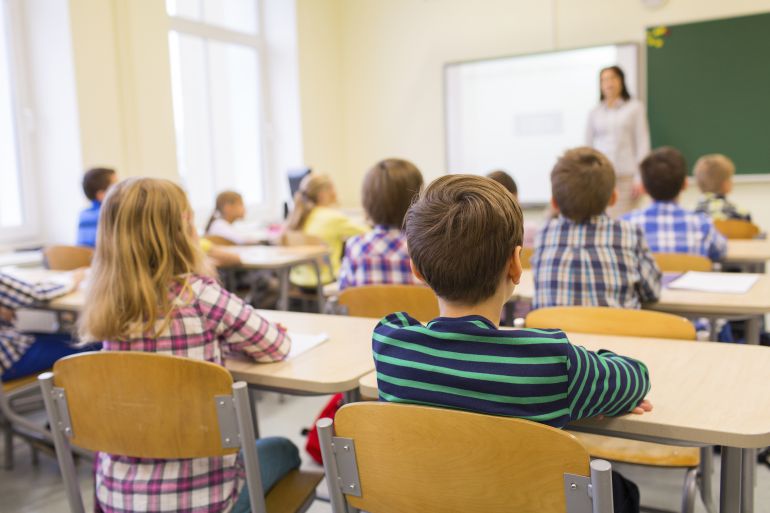 Alumnos de primaria en clase. Alumnos de primaria en clase.