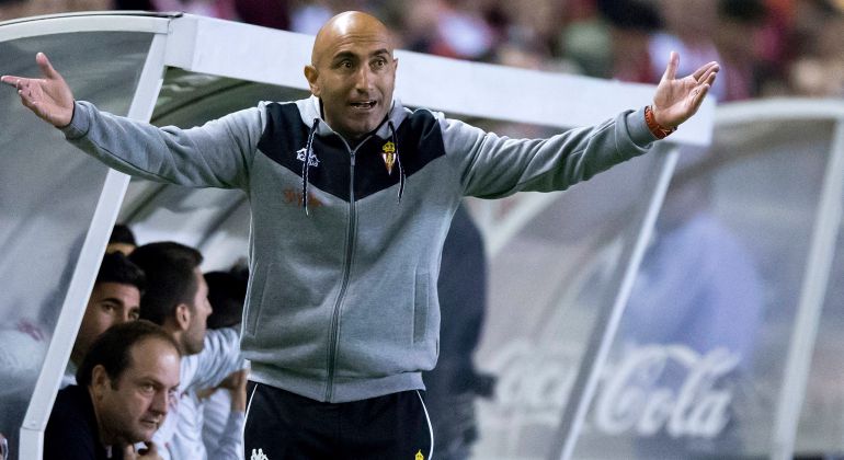 El técnico del Sporting Abelardo. El técnico del Sporting Abelardo.
