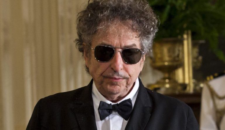 El cantautor estadounidense Bob Dylan en una imagen de 2012. El cantautor estadounidense Bob Dylan en una imagen de 2012.