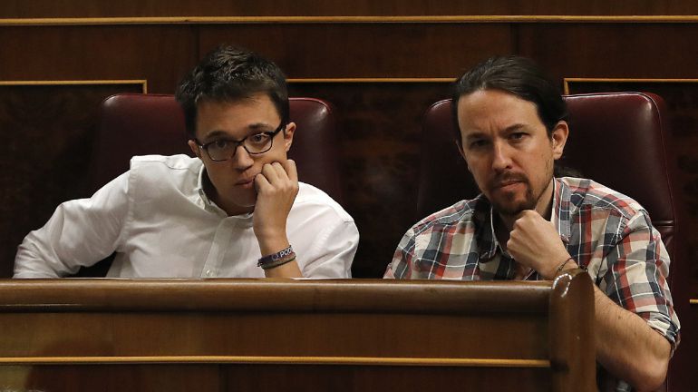 El líder de Podemos, Pablo Iglesias (d), y el portavoz parlamentario de Podemos, Íñigo Errejón (i), durante la sesión de control al Gobierno El líder de Podemos, Pablo Iglesias (d), y el portavoz parlamentario de Podemos, Íñigo Errejón (i), durante la sesión de control al Gobierno