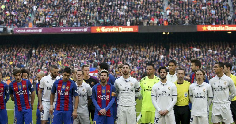 Los jugadores de Real Madrid y Barcelona posan justo antes del Clásico Los jugadores de Real Madrid y Barcelona posan justo antes del Clásico