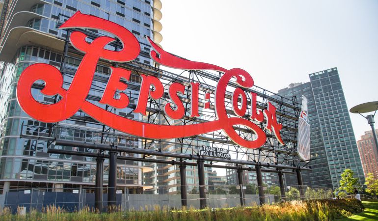 El logo Pepsi-Cola se mantiene con el objetivo de no desaparecer. El logo Pepsi-Cola se mantiene con el objetivo de no desaparecer.