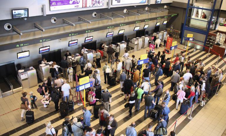Fomento, condenado tres veces por no justificar los servicios mínimos durante las huelgas de controladores aéreos Fomento, condenado tres veces por no justificar los servicios mínimos durante las huelgas de controladores aéreos