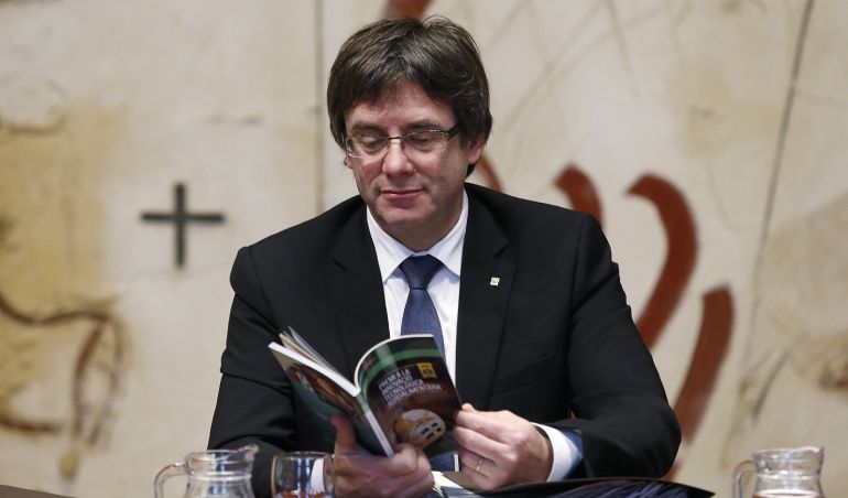 El presidente de la Generalitat Carles Puigdemont, durante la reunión del gobierno catalán. El presidente de la Generalitat Carles Puigdemont, durante la reunión del gobierno catalán.