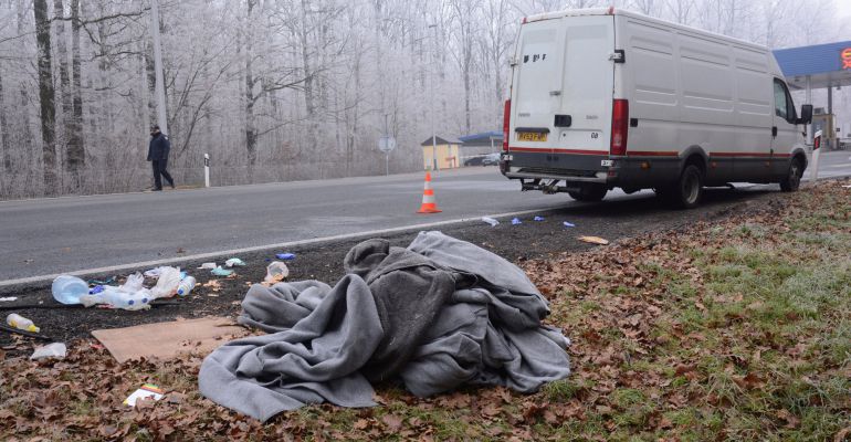 Algunos de los objetos con los que los inmigrantes intentaban cruzar la frontera entre Serbia y Croacia. Algunos de los objetos con los que los inmigrantes intentaban cruzar la frontera entre Serbia y Croacia.