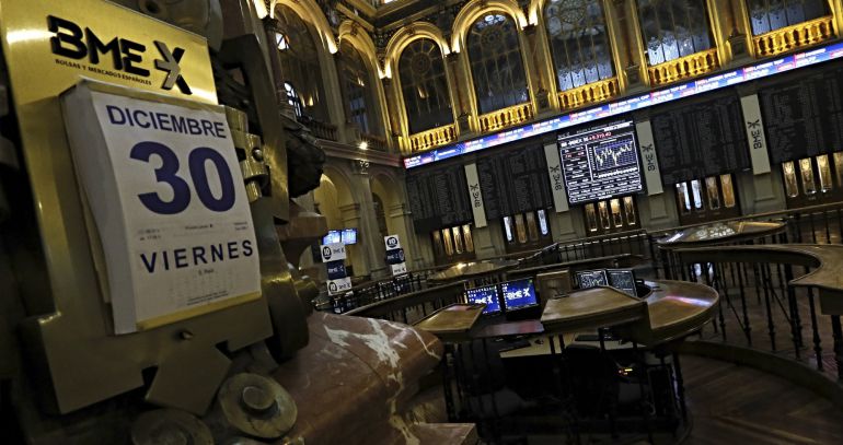 La Bolsa española caía un 0,16% minutos después de la apertura de esta última sesión bursátil de 2016, un año en el que, finalmente, ha cerrado en negativo La Bolsa española caía un 0,16% minutos después de la apertura de esta última sesión bursátil de 2016, un año en el que, finalmente, ha cerrado en negativo