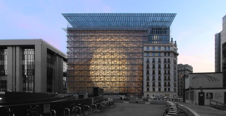 El edificio de Philippe Samyn está en el 175 1000 de Rue de la Loi, en Bruselas. El edificio de Philippe Samyn está en el 175 1000 de Rue de la Loi, en Bruselas.