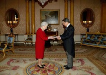 Moncloa sólo relevará a Federico Trillo de la embajada al acabar su mandato