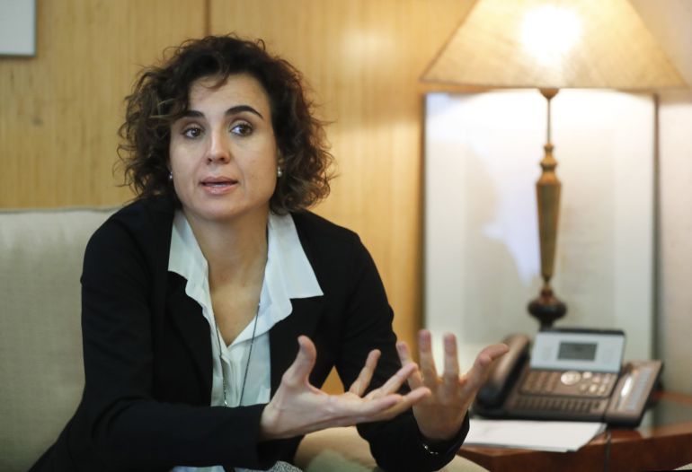 La ministra de Sanidad, Servicios e Igualdad, Dolors Montserrat, durante una entrevista La ministra de Sanidad, Servicios e Igualdad, Dolors Montserrat, durante una entrevista
