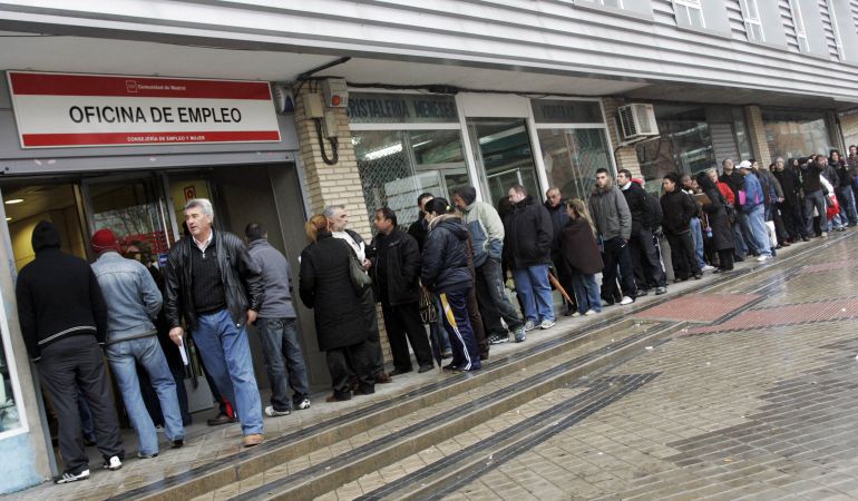 Colas en una oficina de empleo de Madrid Colas en una oficina de empleo de Madrid