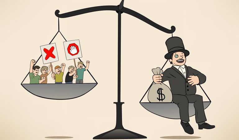 Los tres españoles más ricos acumulan la misma riqueza que el 30% más pobre Los tres españoles más ricos acumulan la misma riqueza que el 30% más pobre