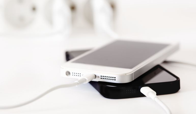 Estás cargando mal el móvil: 4 sencillos hábitos para que la batería dure más Estás cargando mal el móvil: 4 sencillos hábitos para que la batería dure más