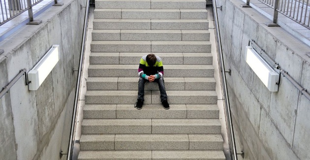 Los prejuicios llevan a los enfermos de TOC a aislarse y evitar hacer una vida social normal. Los prejuicios llevan a los enfermos de TOC a aislarse y evitar hacer una vida social normal.