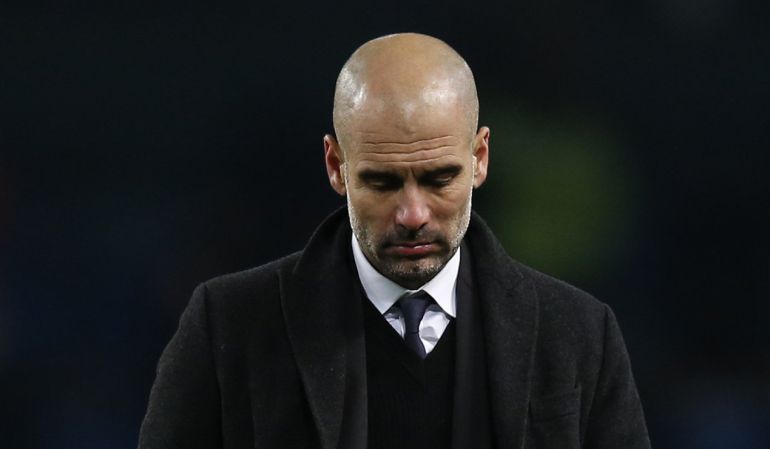 Pep Guardiola, cabizbajo tras otro pinchazo Pep Guardiola, cabizbajo tras otro pinchazo