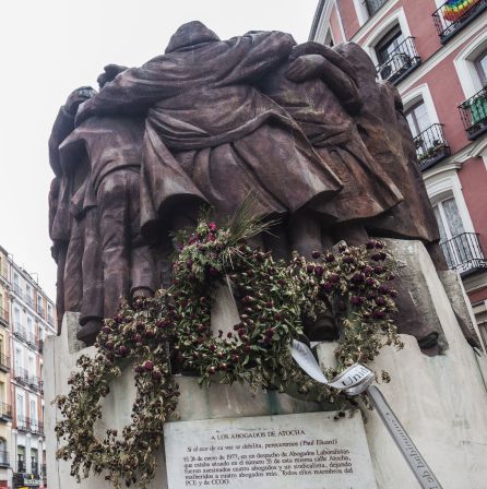 Monumento a los abogados laboralistas asesinados en la calle Atocha de Madrid. Monumento a los abogados laboralistas asesinados en la calle Atocha de Madrid.