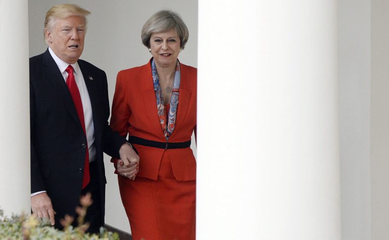 El presidente estadounidense, Donald Trump (i) conversa con la primera minsitra británica, Theresa May (d), en la Casa Blanca El presidente estadounidense, Donald Trump (i) conversa con la primera minsitra británica, Theresa May (d), en la Casa Blanca