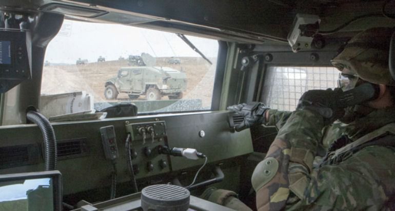 Un coche del Ejército durante una operación. Un coche del Ejército durante una operación.