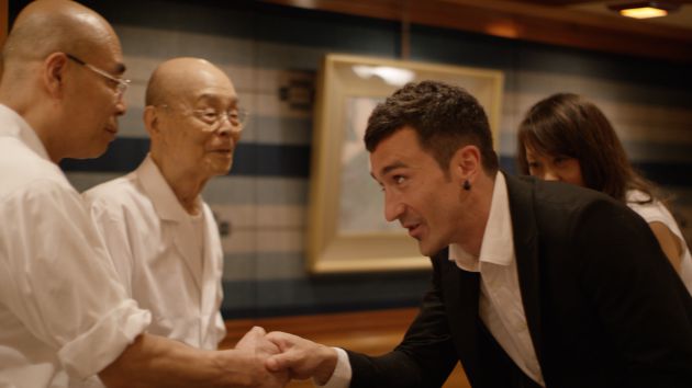 Eneko Atxa y Jiro Ono, durante el rodaje del documental. Eneko Atxa y Jiro Ono, durante el rodaje del documental.