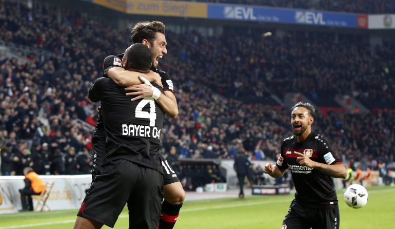 Hakan Calhanoglu celebra un gol con el Bayer Leverkusen Hakan Calhanoglu celebra un gol con el Bayer Leverkusen