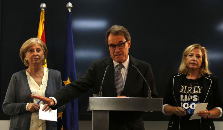 De izquierda a derecha, Irene Rigau, Artur Mas y Joana Ortega, en una imagen de archivo. De izquierda a derecha, Irene Rigau, Artur Mas y Joana Ortega, en una imagen de archivo.